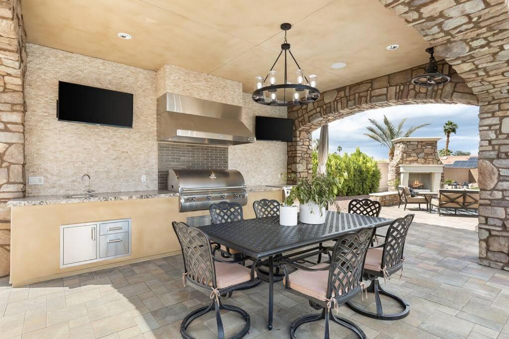 Villa Bella - Private Estate In The Heart Of Palm Desert, Outdoor Amenities, Gym, Game Room 외부 사진