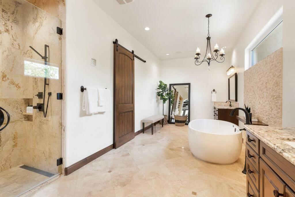 Villa Bella - Private Estate In The Heart Of Palm Desert, Outdoor Amenities, Gym, Game Room 외부 사진